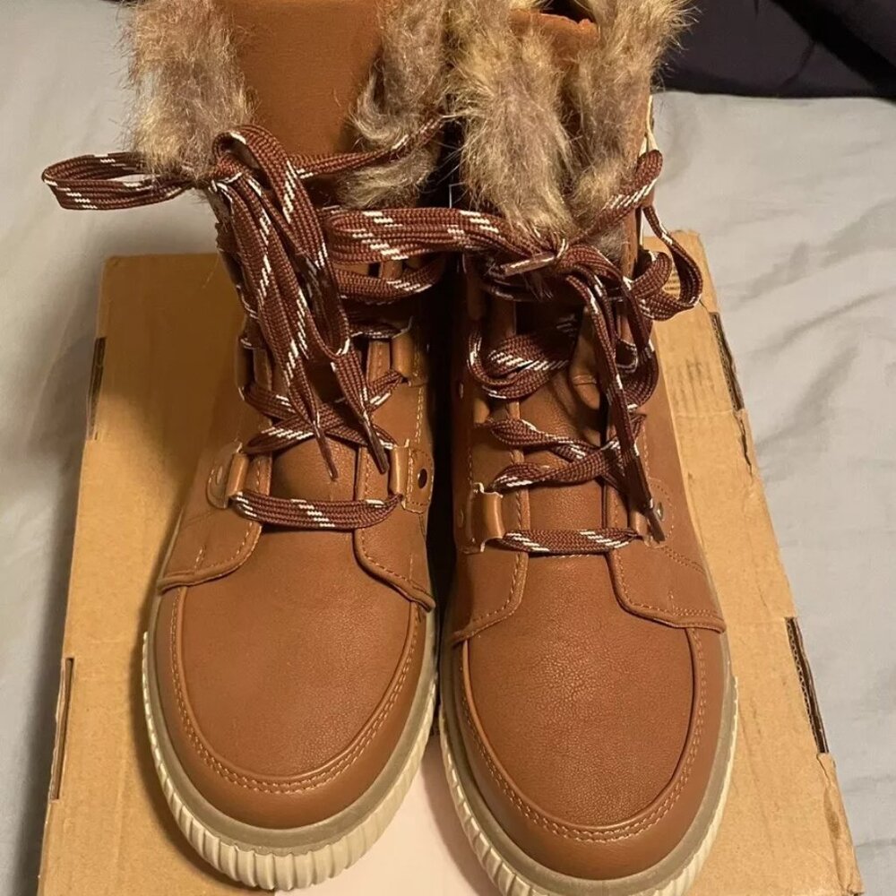 Journee Collection Women’s Glacier Tan Winter Boots NWOB Size 11